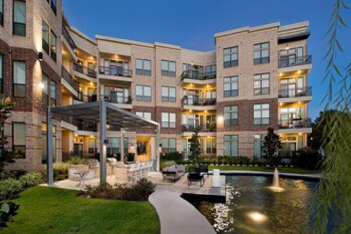 Hotel Exterior 16 of 40
