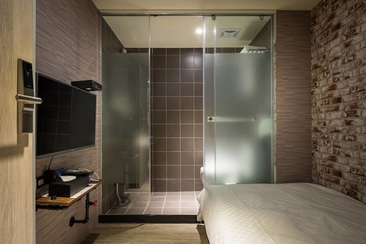 Room 11 of 39