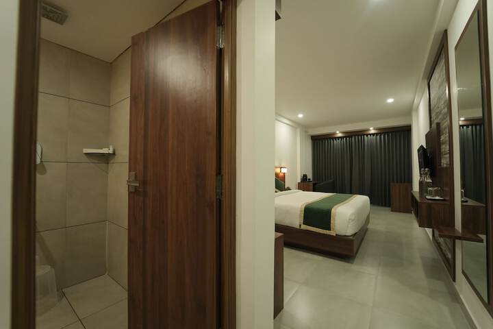 Room 8 of 18
