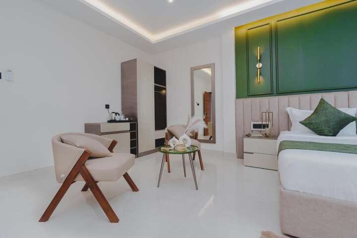 Room 8 of 32