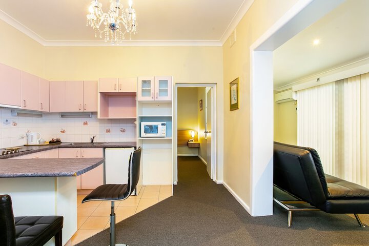 Room 9 of 32