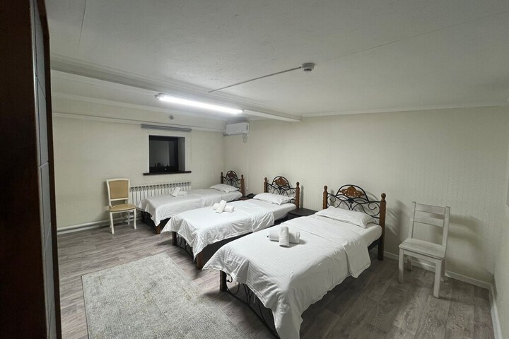 Room 11 of 22