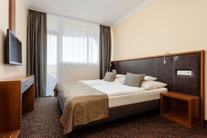 Room 15 of 102