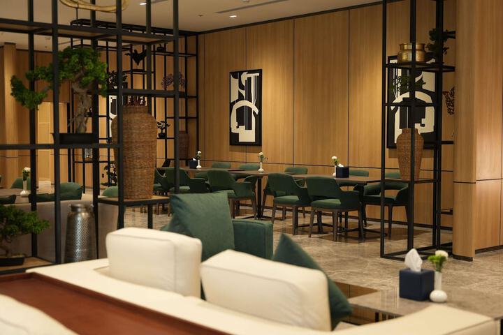 Lounge 57 of 79