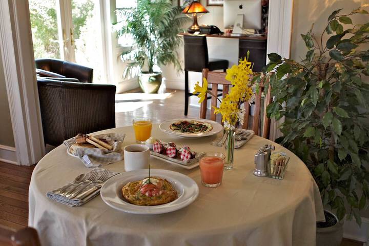 Breakfast/Coffee Service 119 of 137