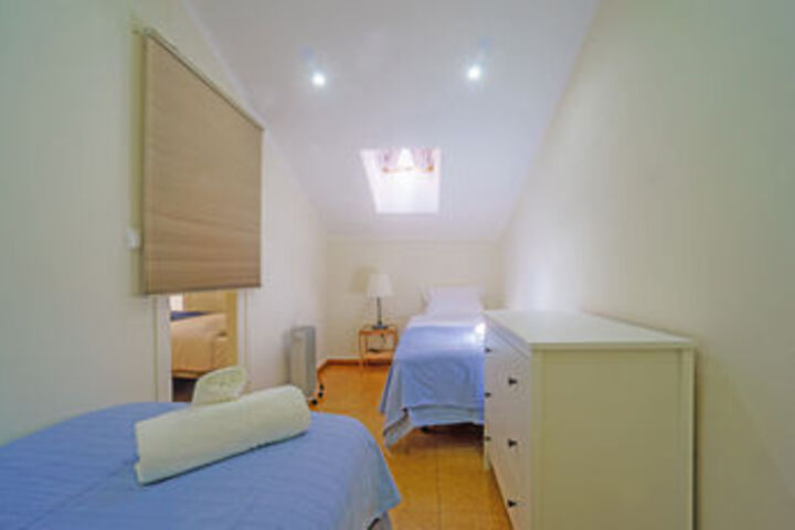 Room 50 of 147