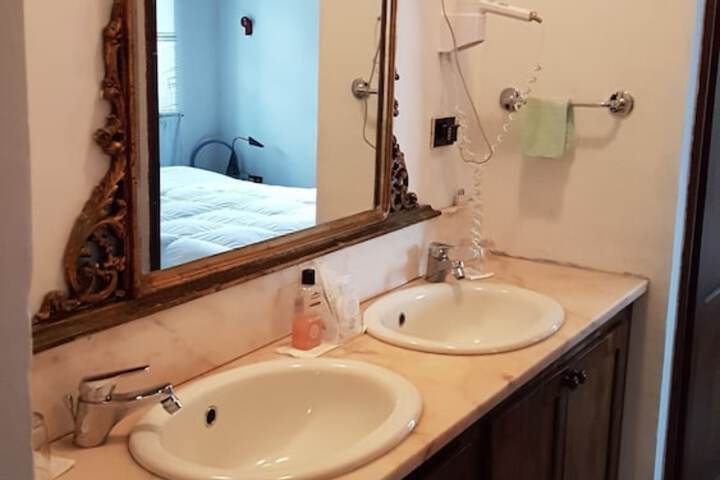 Room 4 of 34