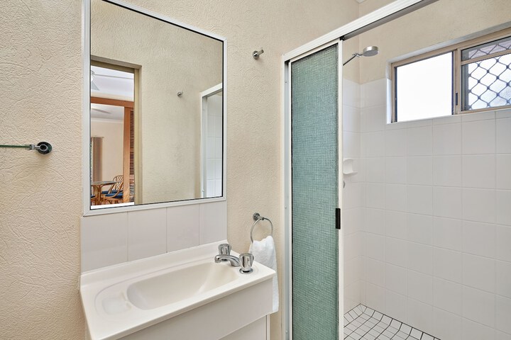 Room 21 of 28