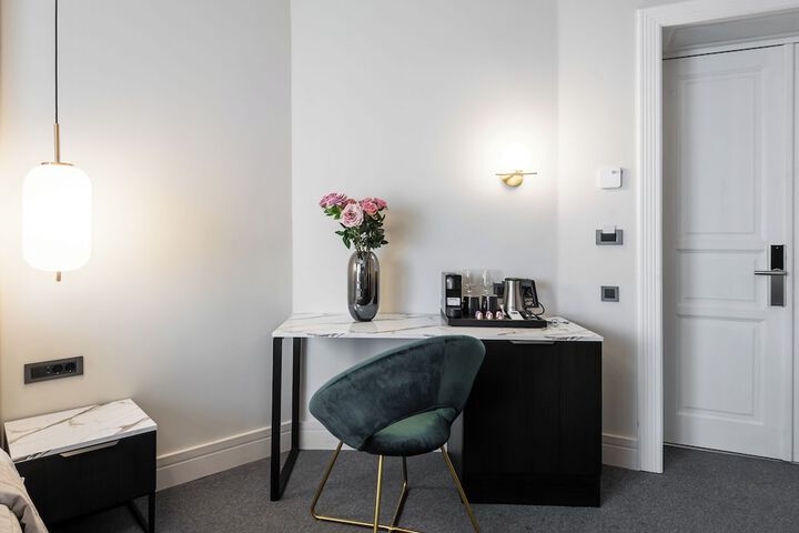 Room 73 of 208