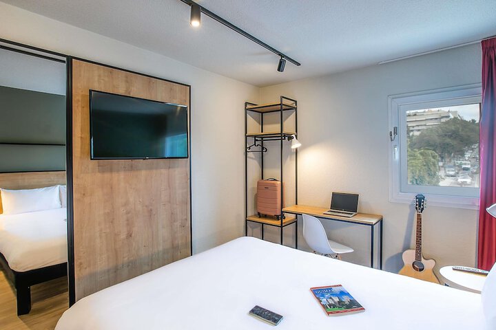 Room 10 of 62