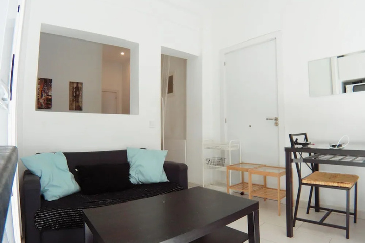 Room 2 of 10