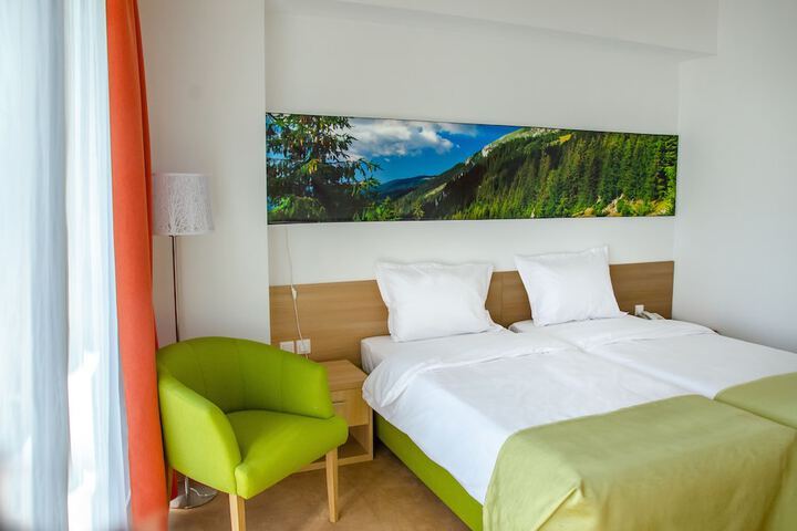 Room 9 of 26