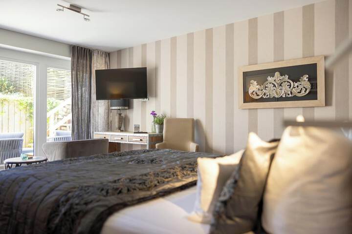 Room 2 of 55