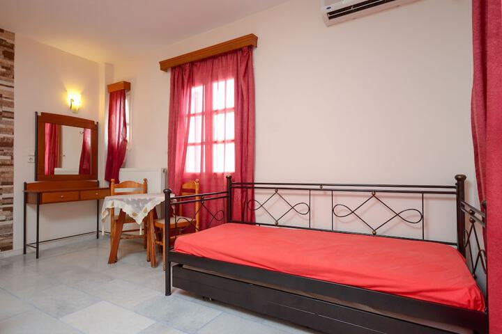 Room 2 of 85