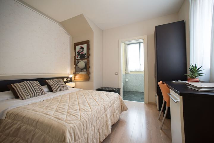 Room 6 of 22