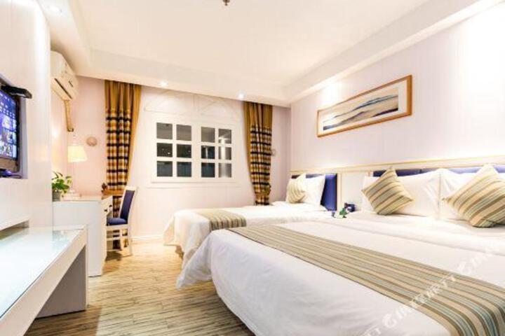 Ruishi Light Luxury Hotel (Shenzhen Qinghu Metro Station)