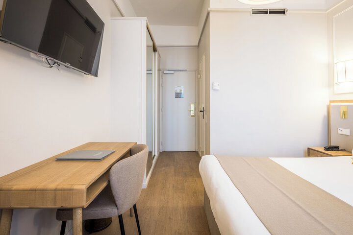 Room 44 of 99