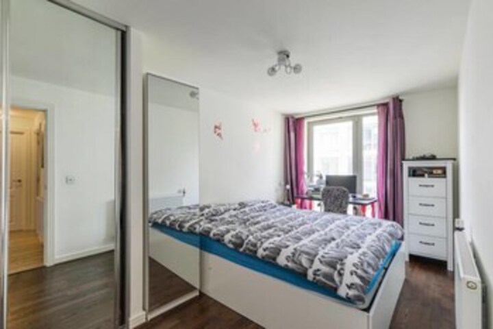Room 6 of 10