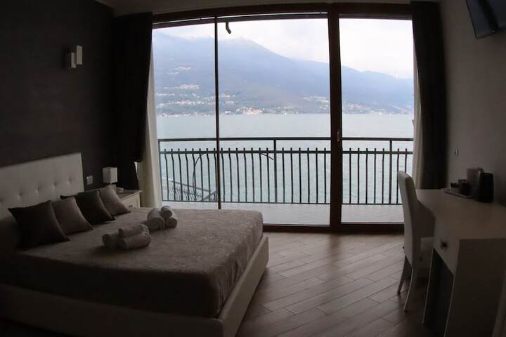 Room 44 of 194