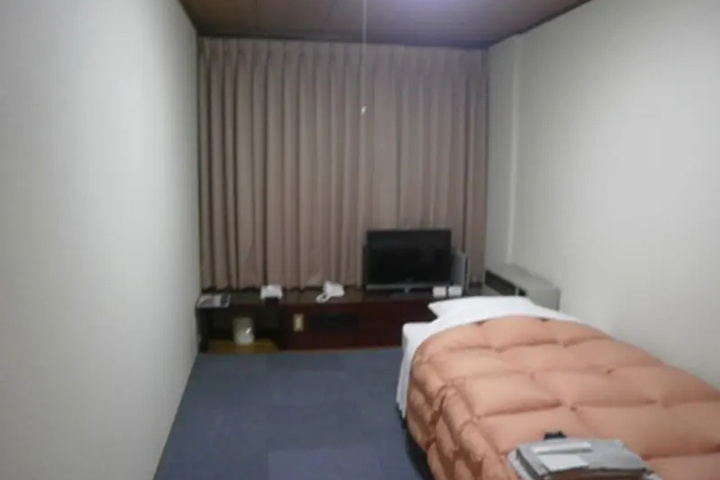 Room 5 of 10