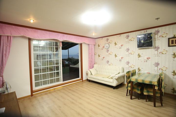 Room 12 of 82