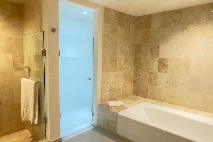 Room 5 of 23