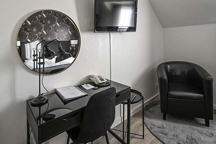 Room 11 of 30