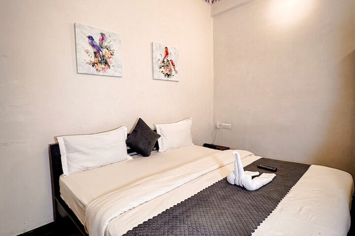 Room 6 of 14