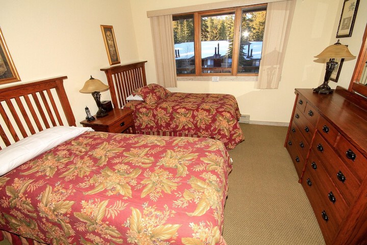 Room 4 of 40