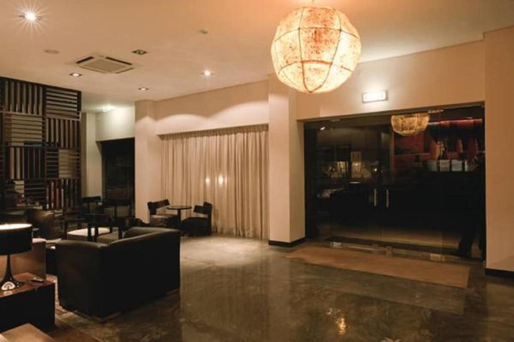 Entrance & Lobby