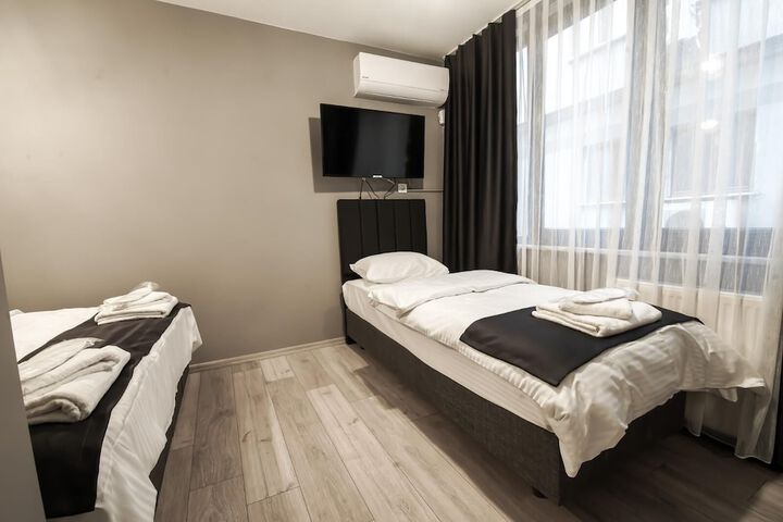 Room 7 of 32