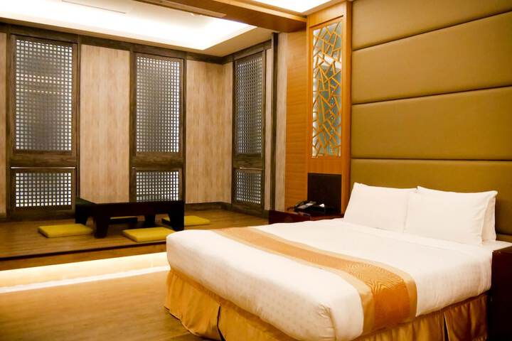 Room 10 of 81