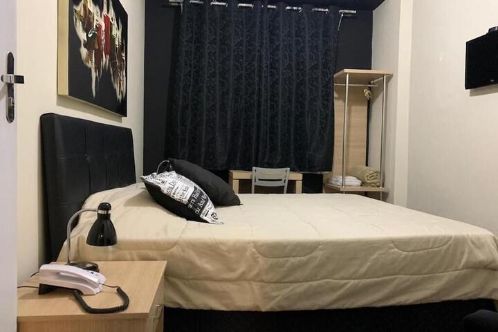 Room 12 of 27