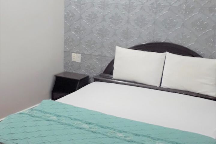 Room 18 of 37