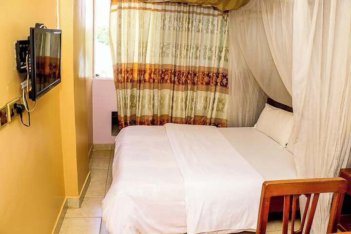 Room 30 of 108