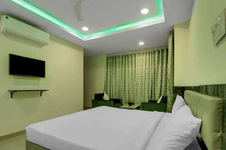 Room 6 of 26