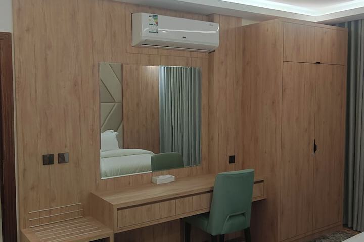 Room 9 of 39