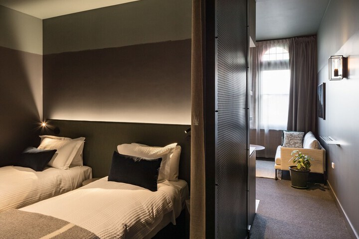 Room 5 of 60