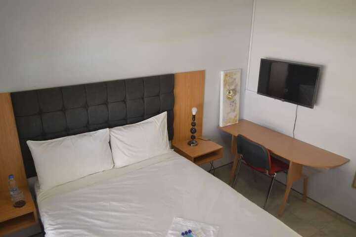 Room 8 of 18