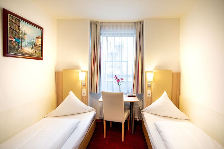 Room 8 of 39