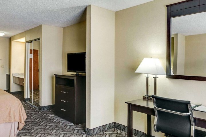 Room 33 of 68