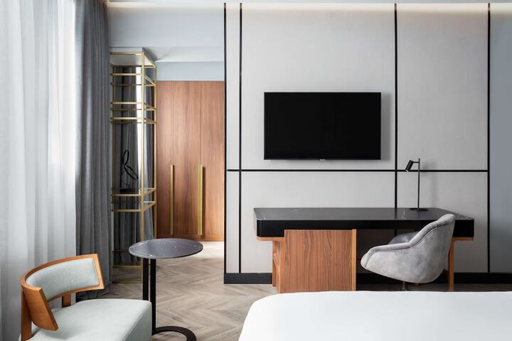 Room 17 of 132