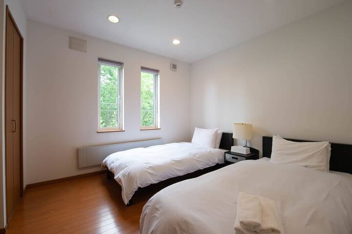 Room 3 of 17
