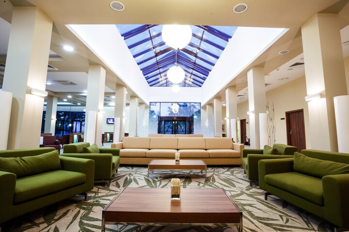 Entrance & Lobby