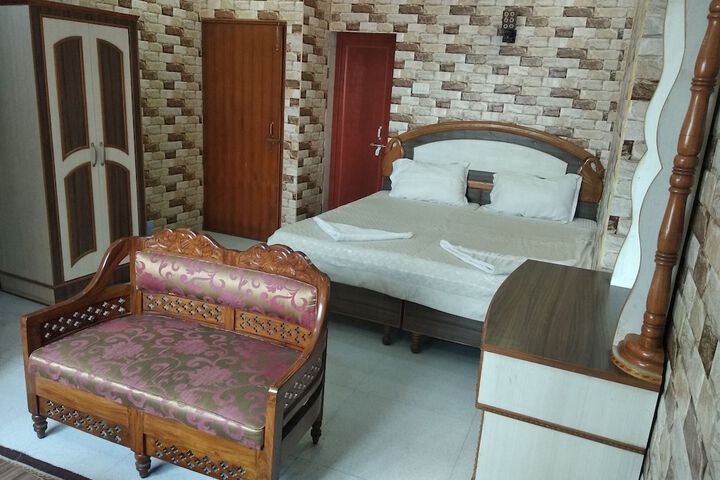 Room 15 of 38