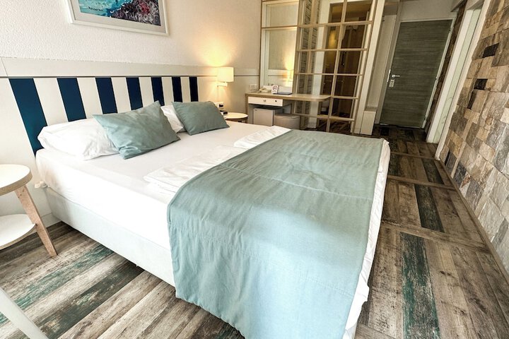 Room 7 of 23