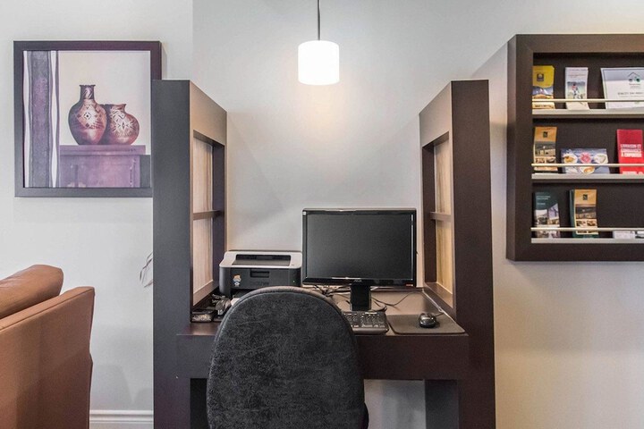 Business Center 54 of 60