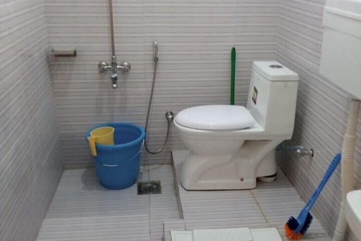 Room 12 of 17