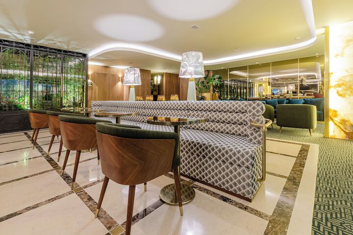 Lounge 67 of 93