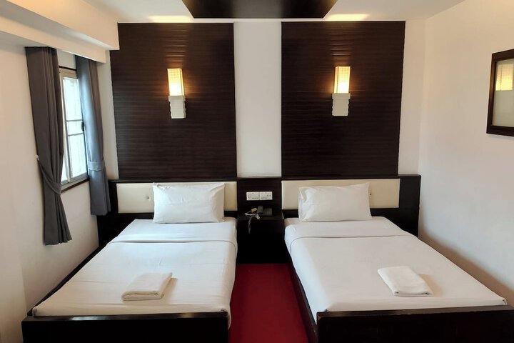 Room 13 of 38